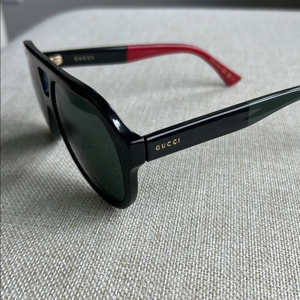 Gucci Black and Red Wayfarer Sunglasses
